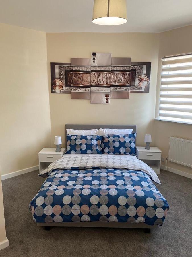 Excellent And Amazing Apartment With Private Parking Gillingham  Bagian luar foto