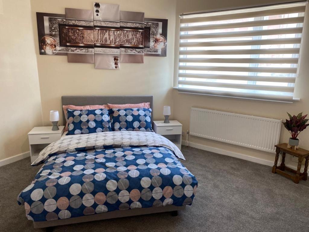 Excellent And Amazing Apartment With Private Parking Gillingham  Bagian luar foto