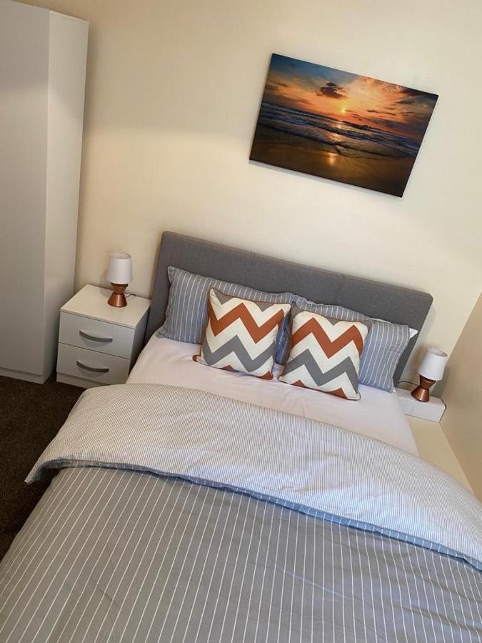 Excellent And Amazing Apartment With Private Parking Gillingham  Bagian luar foto